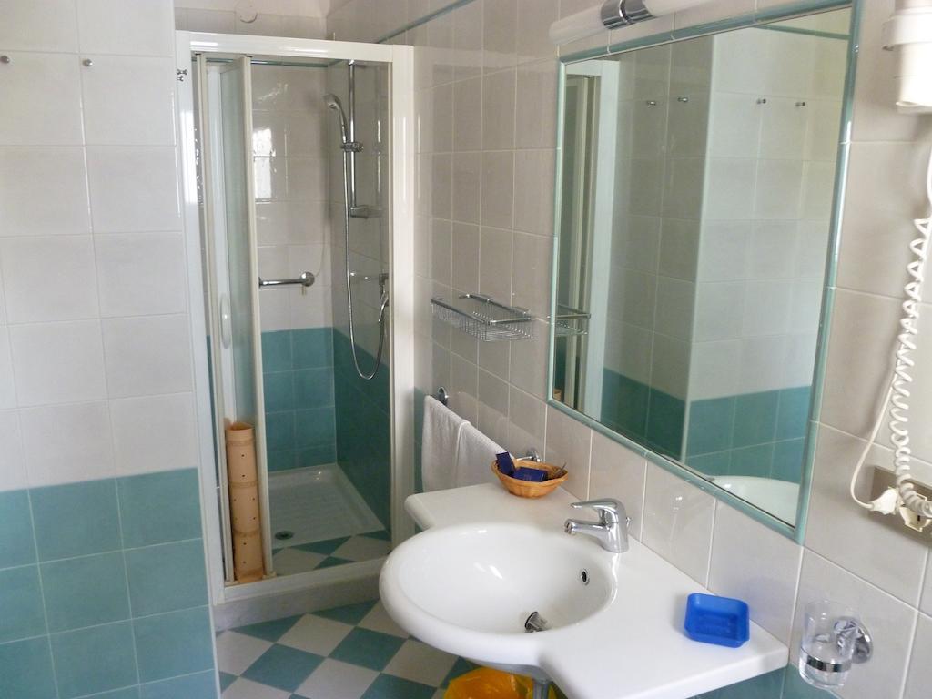 Hotel Miramare Caorle Phòng bức ảnh