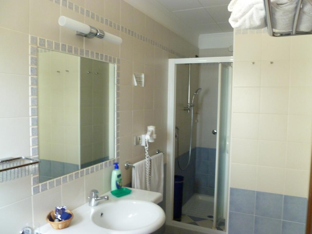 Hotel Miramare Caorle Phòng bức ảnh
